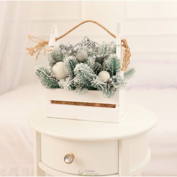 Новорічна композиція у дерев'яному кашпо "Snow"