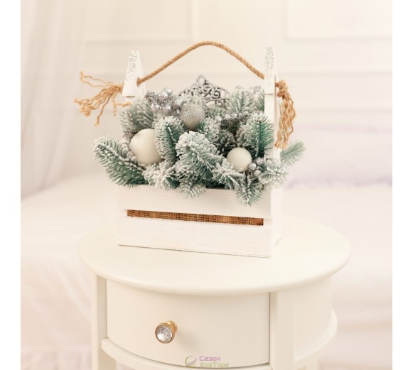 Новогодняя композиция в деревянном кашпо "Snow"