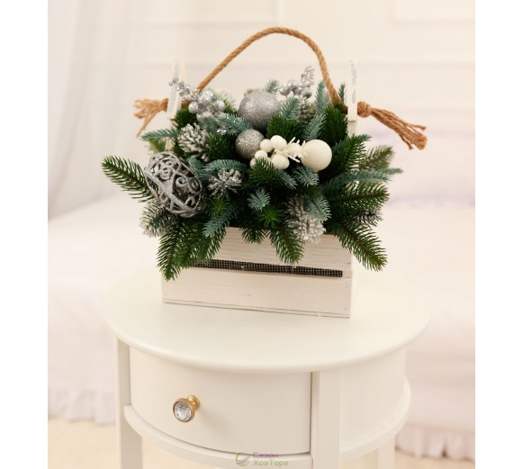 Новогодняя композиция в деревянном кашпо "Green-blue"