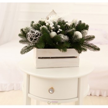 Новорічна композиція у дерев'яному кашпо "Green"