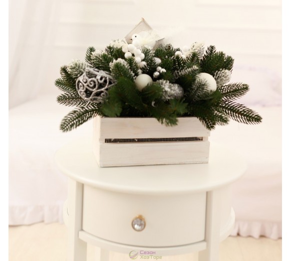 Новогодняя композиция в деревянном кашпо "Green"