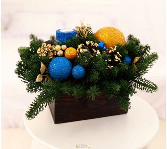 Новорічна композиція у дерев'яному кашпо "Candle"