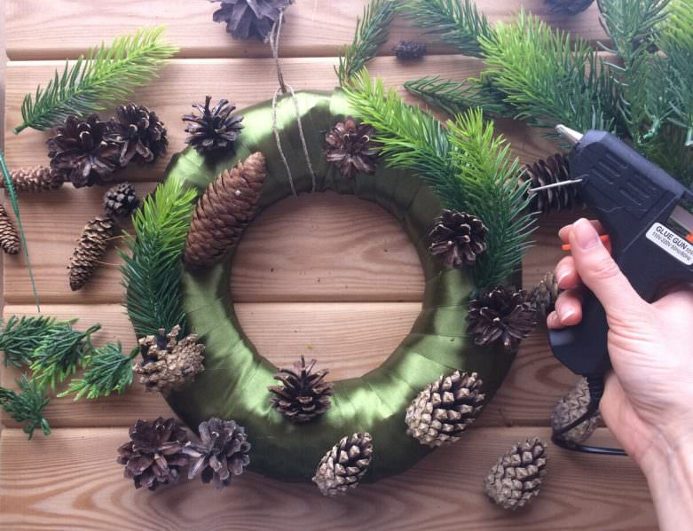новорічний вінок своїми руками